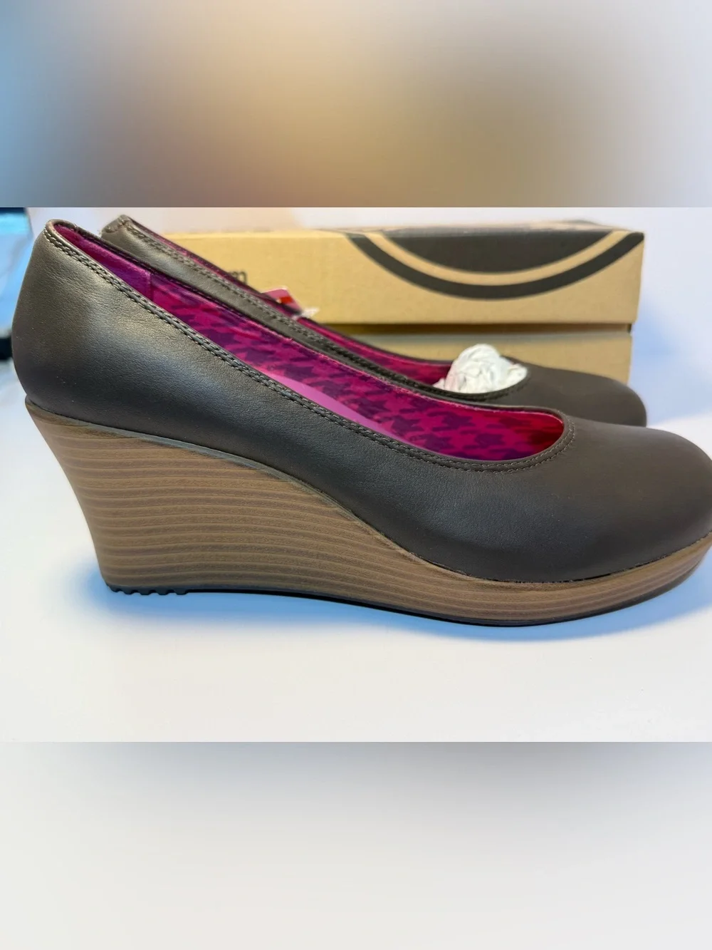 Crocs expresso/walnut A-Leigh wedge closed round toe heel size 7.5 relaxed fit